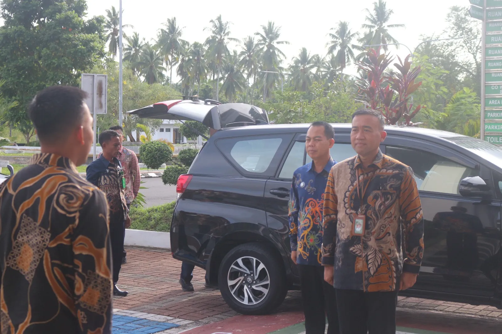 Kurskdan yalangoch qizlarning uy qurilishi fotosuratlari